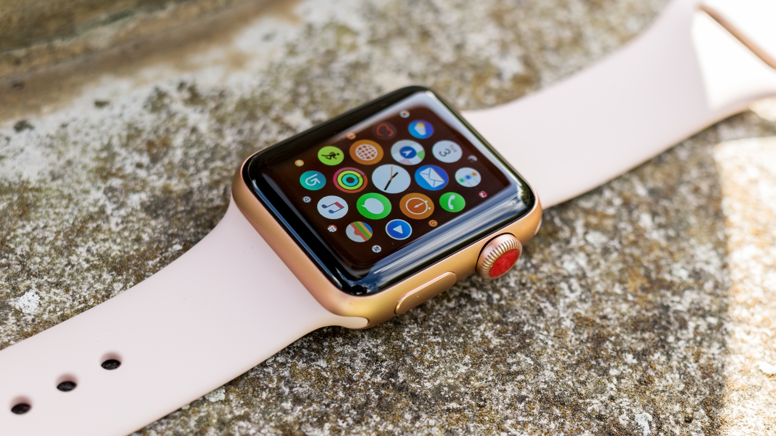 Apple watch 23. Часы Apple IWATCH Series 3. Apple watch Series 3 38mm. Apple watch Series 3 38mm Gold. Apple watch 3 38 mm Gold.
